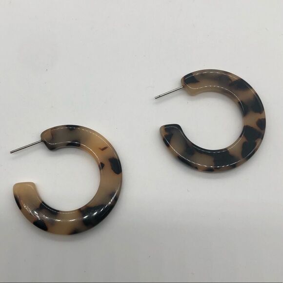 Tortoiseshell 1/2 Hoop Earrings - Picture 2 of 3